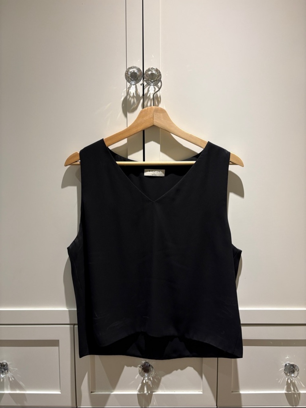 Babaton Black V-Neck Sleeveless Tank Top hip length